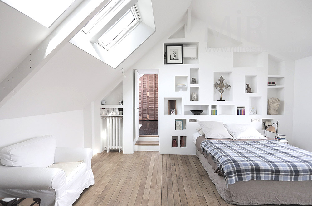 C1991 – Large white bedroom under the roof