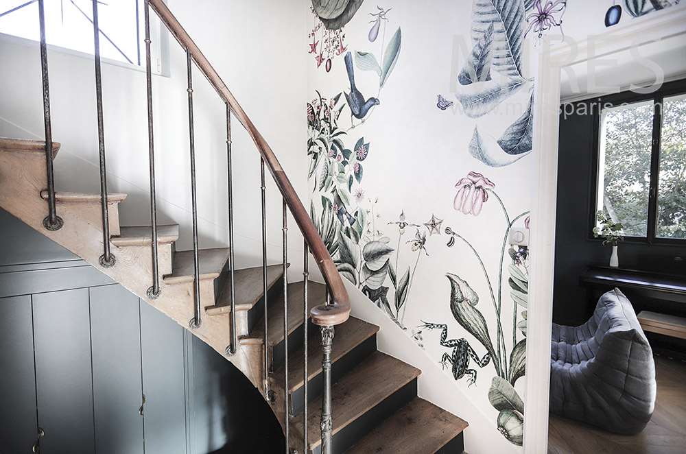 Escalier tournant, papier peint nature. C1954