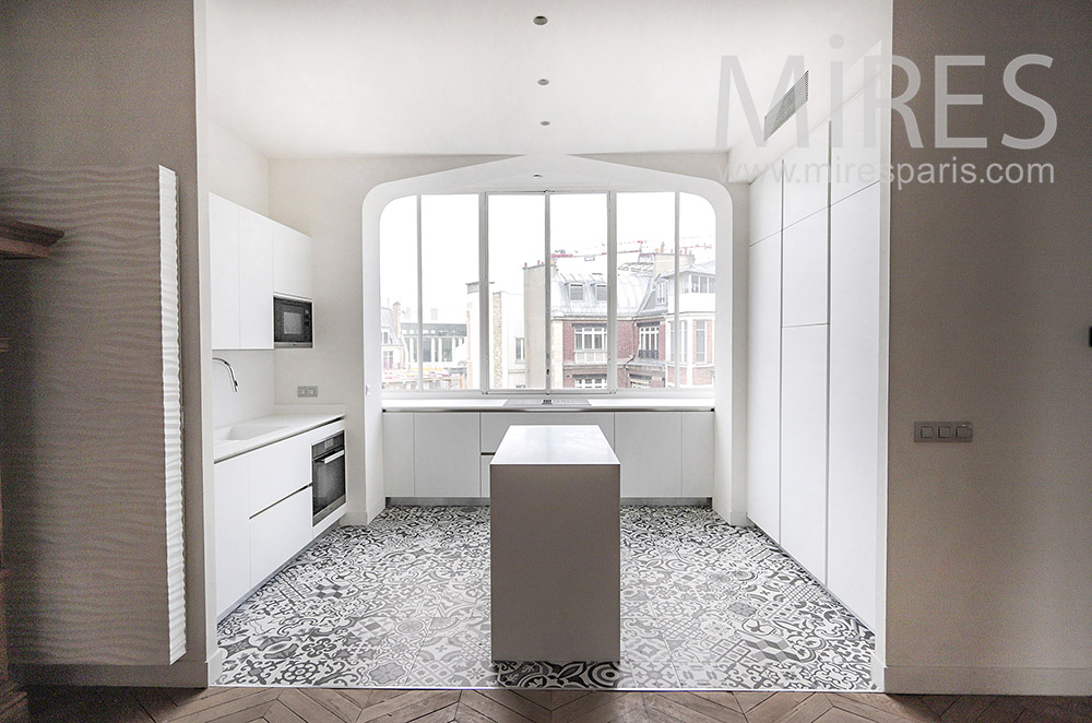 C1993 – Orderly white kitchen