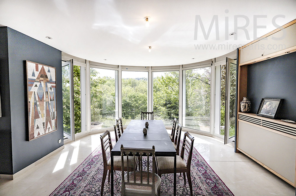 C1994 – Bright dining room