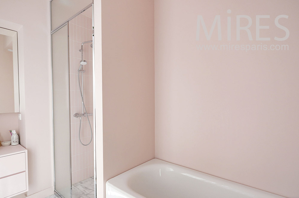 C1996 – Powder pink bathroom