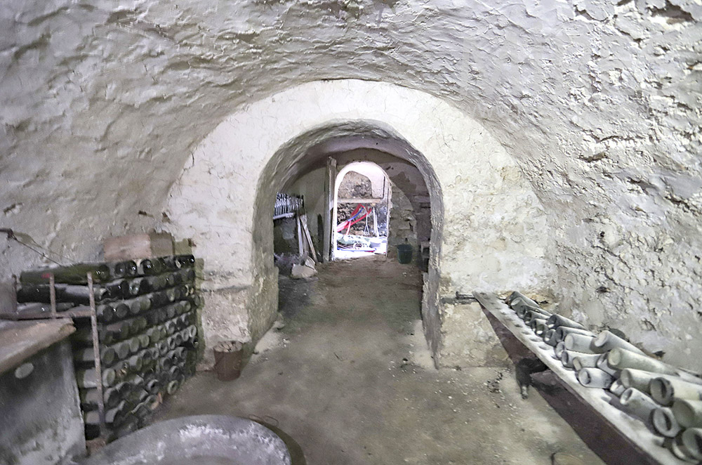 Vaulted cellar. C1997