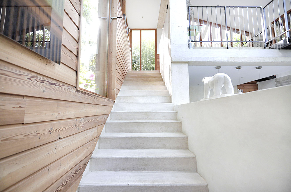 C0300 – Concrete and wood staircase