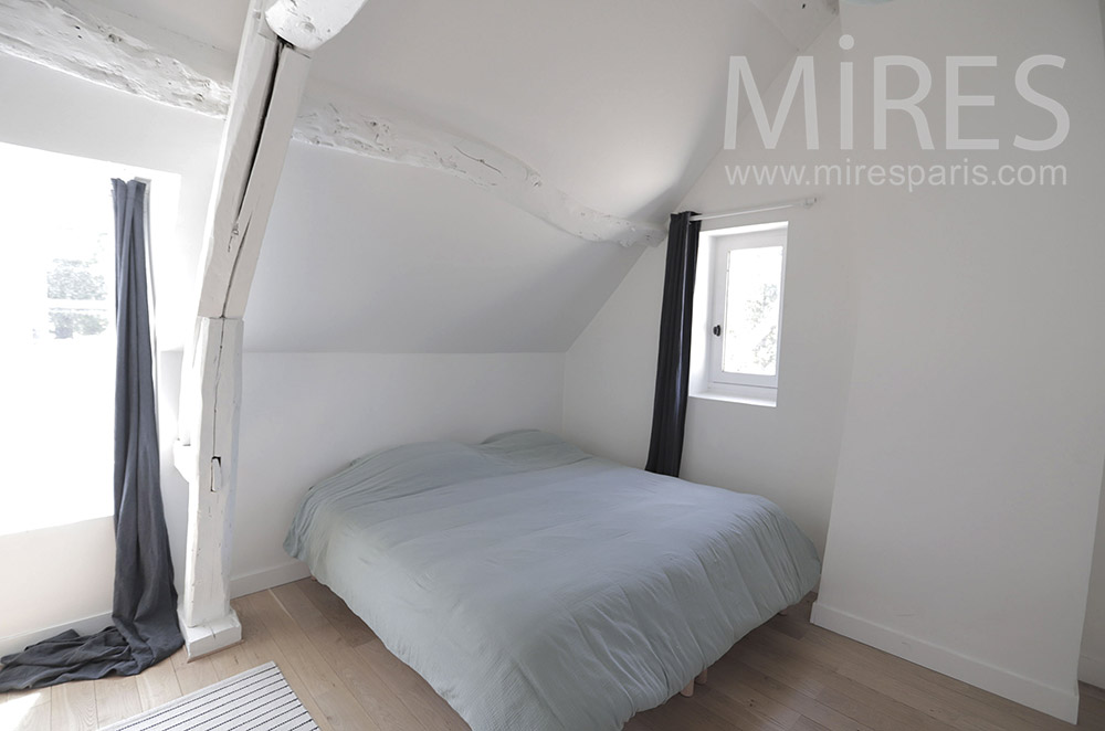 C2000 – White bedroom under the roof