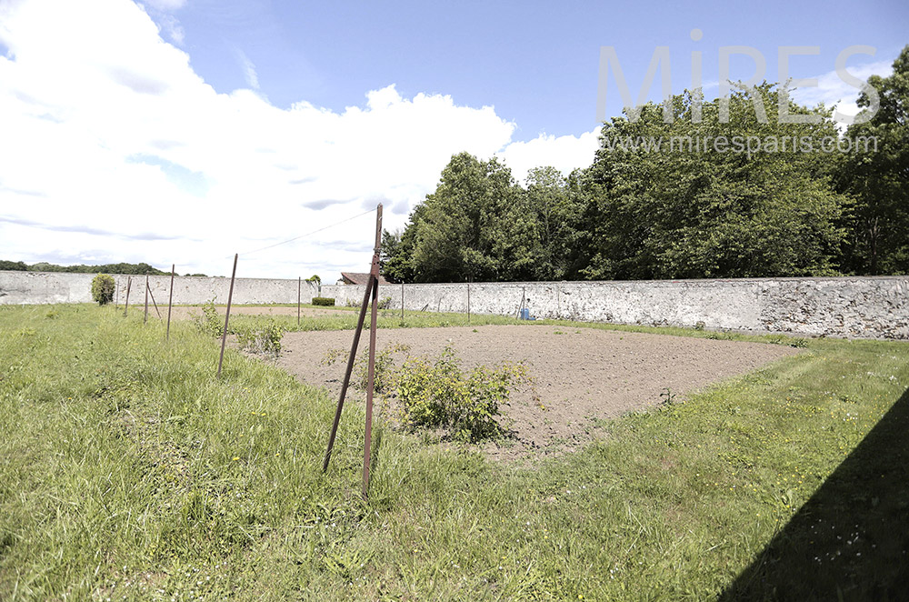 C2001 – Fields and vegetable garden