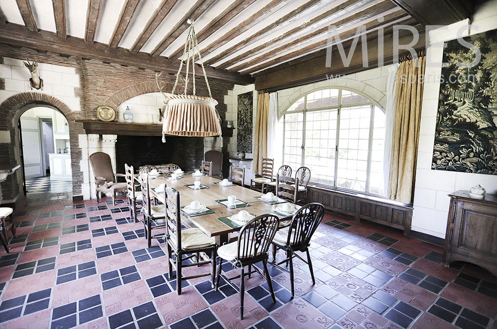 C2001 – Beautiful chateau dining room