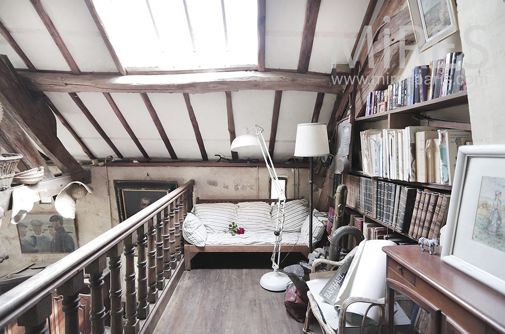 Salon de lecture en mezzanine. C2004