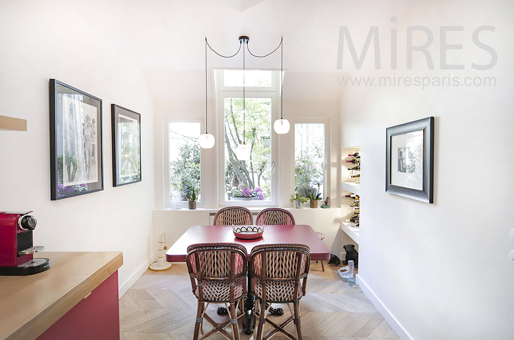 C2009 – Kitchen with garden view