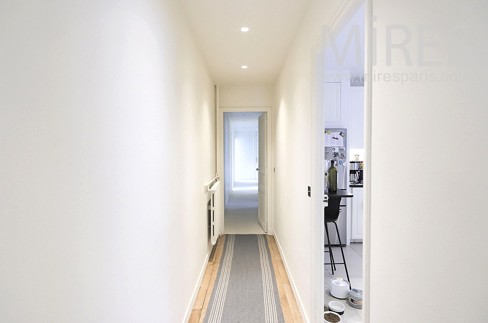 C2010 – Narrow hallways