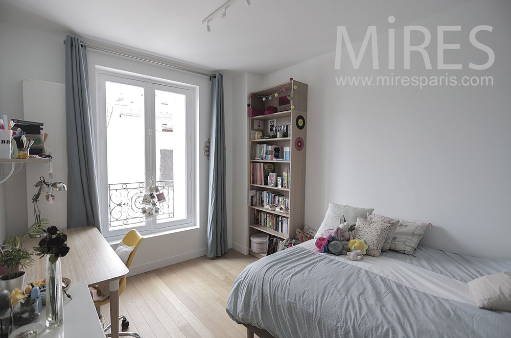 C2012 – Bedroom with desk and shelf