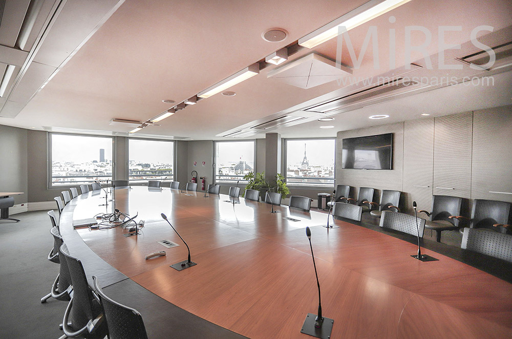 C2021 – Office with a view of the Eiffel Tower