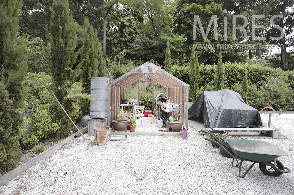 C2013 – Greenhouse, vegetable garden and vines