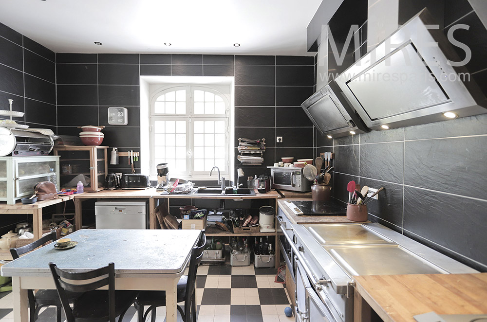 C2013 – Black kitchen