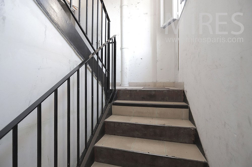 C2016 – Escalier d’immeuble