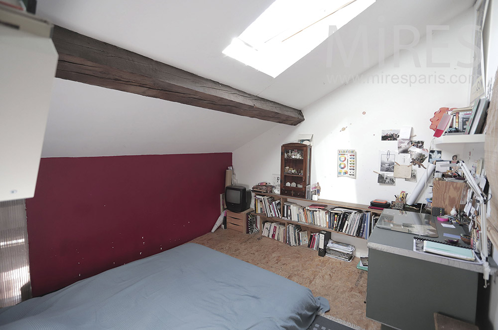 C2016 – Bedroom with office under the roof