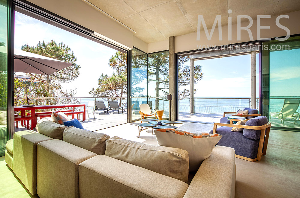 C2026 – Deco open living room facing the sea