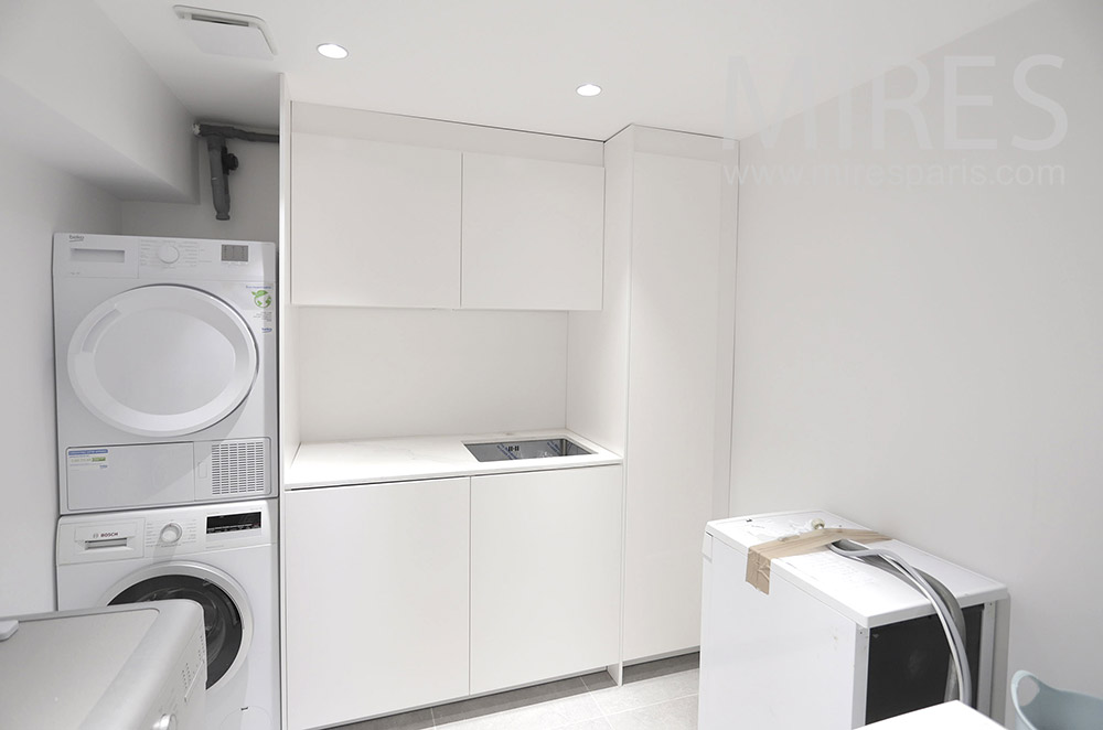 C2028 – White laundry room