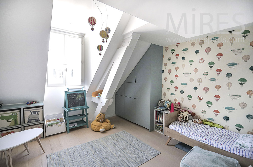 C2031 – Chambre d’enfant sous les toits