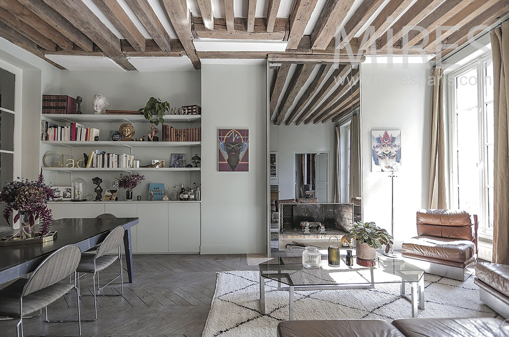 C2032 – Living room, decorative dining room, large windows