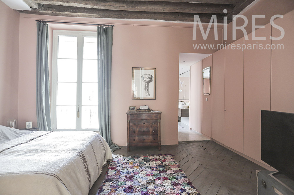 C2032 – Powder pink bedroom with bath