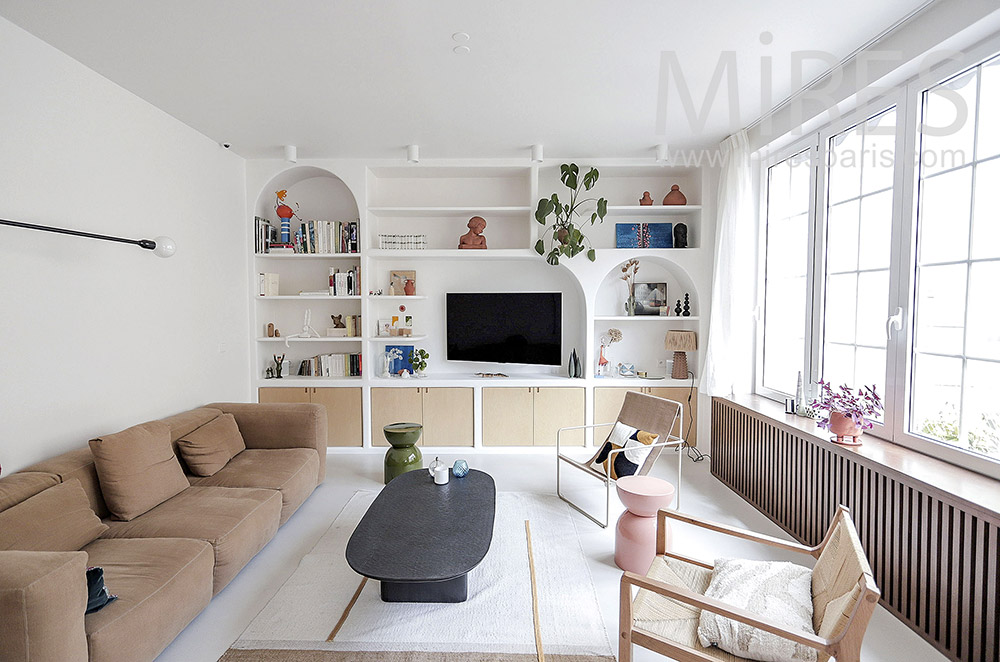 C2034 – Wood and white decor living room