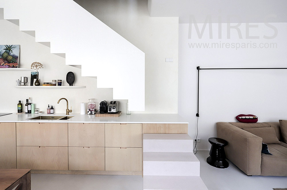 C2034 – Built-in staircase in a kitchen