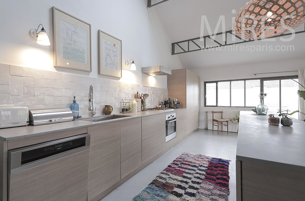 C2036 – Contemporary open kitchen, central island