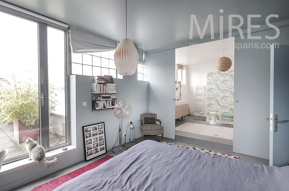 C2036 – Bedroom with bathroom and terrace