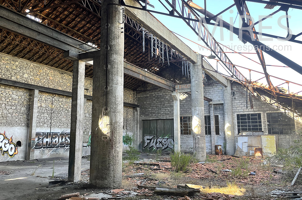 Warehouse in ruins. C2041
