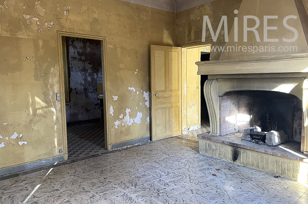 C2041 – Old fireplace