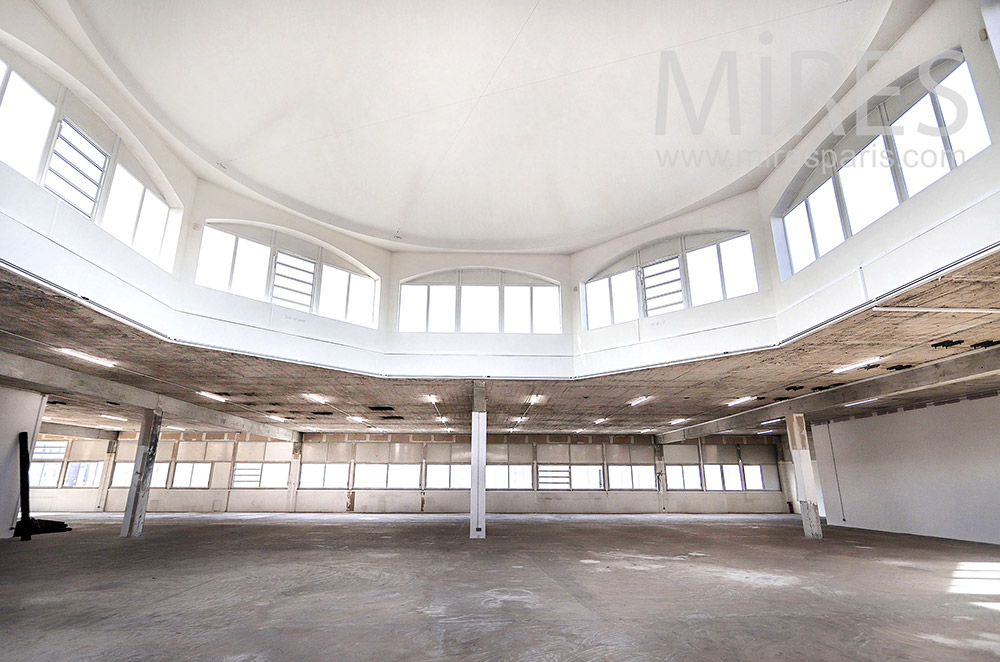 Empty industrial warehouse on two levels. C2045