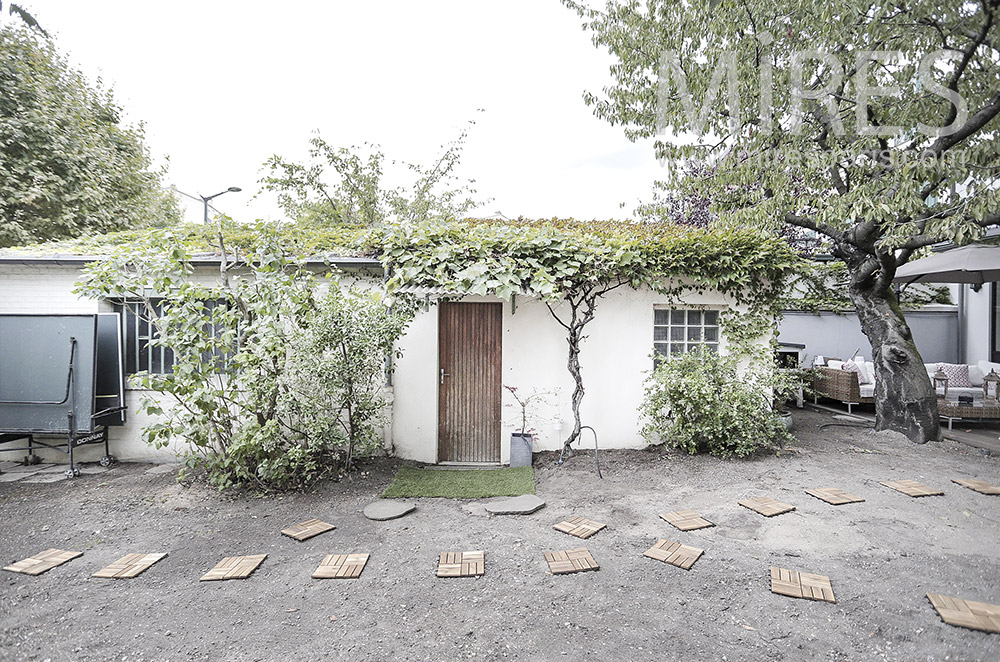 C1691 – Garage and storage room