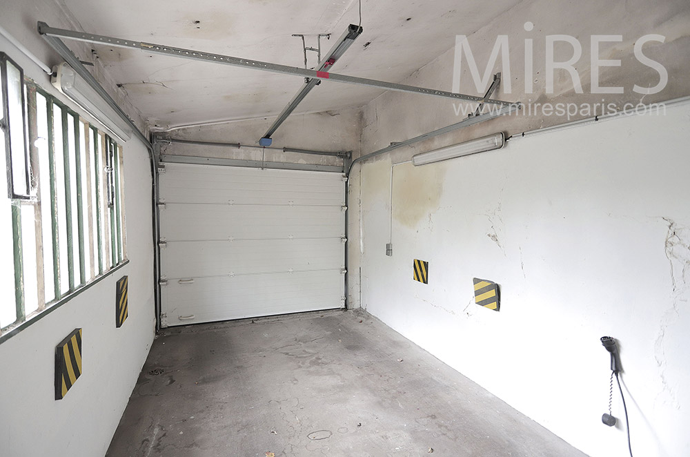 C1691 – Garage and storage room
