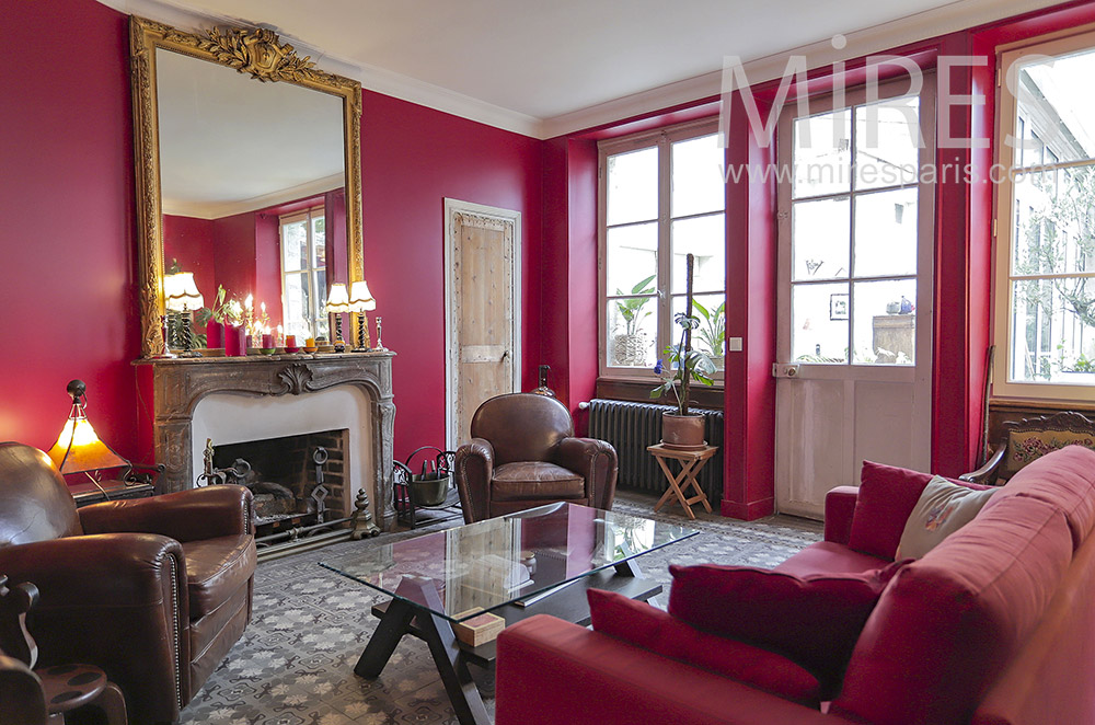 C2039 – Red living room