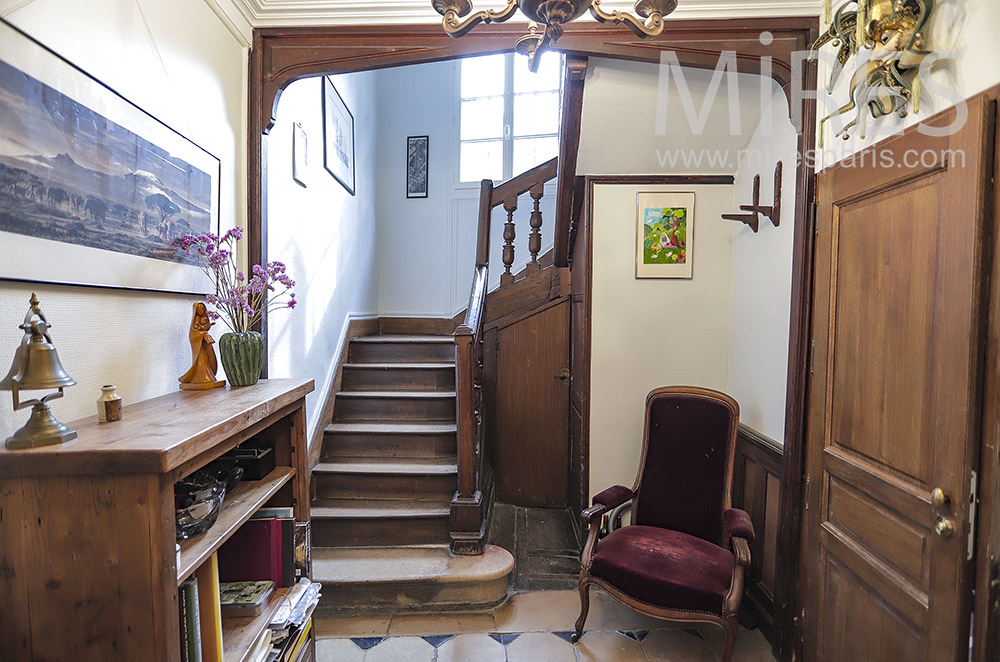 C2039 – Escalier en bois massif