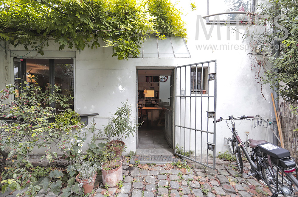 C2042 – Paved entrance and green plants