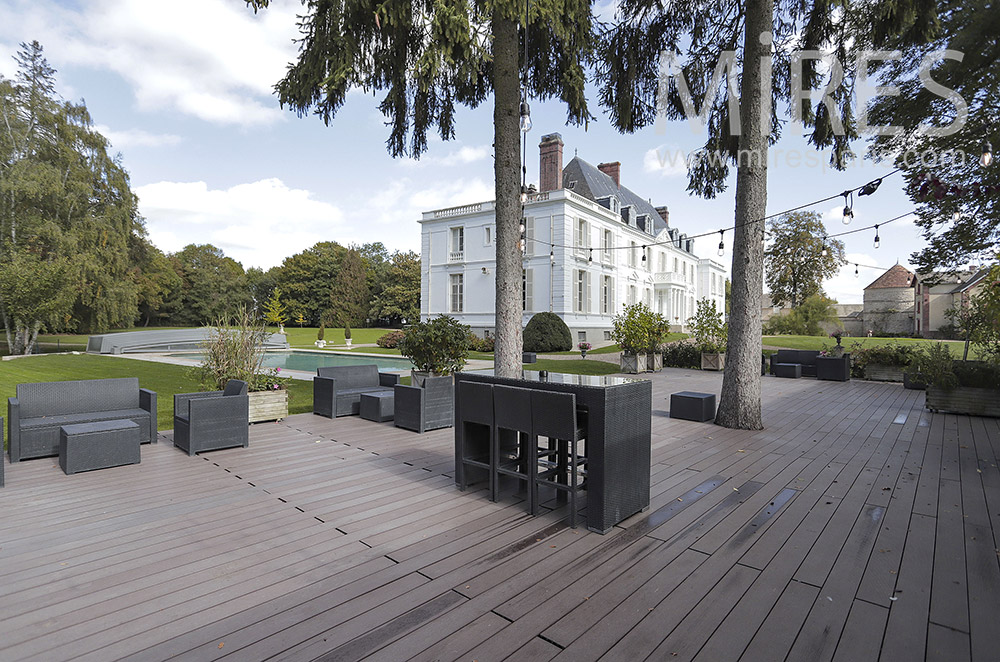 C2043 – Terrasse en teck au bord de la piscine