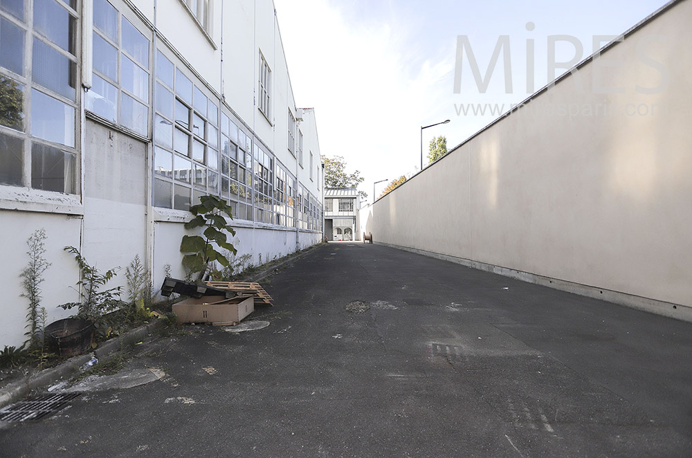 C2045 – Warehouse Streets