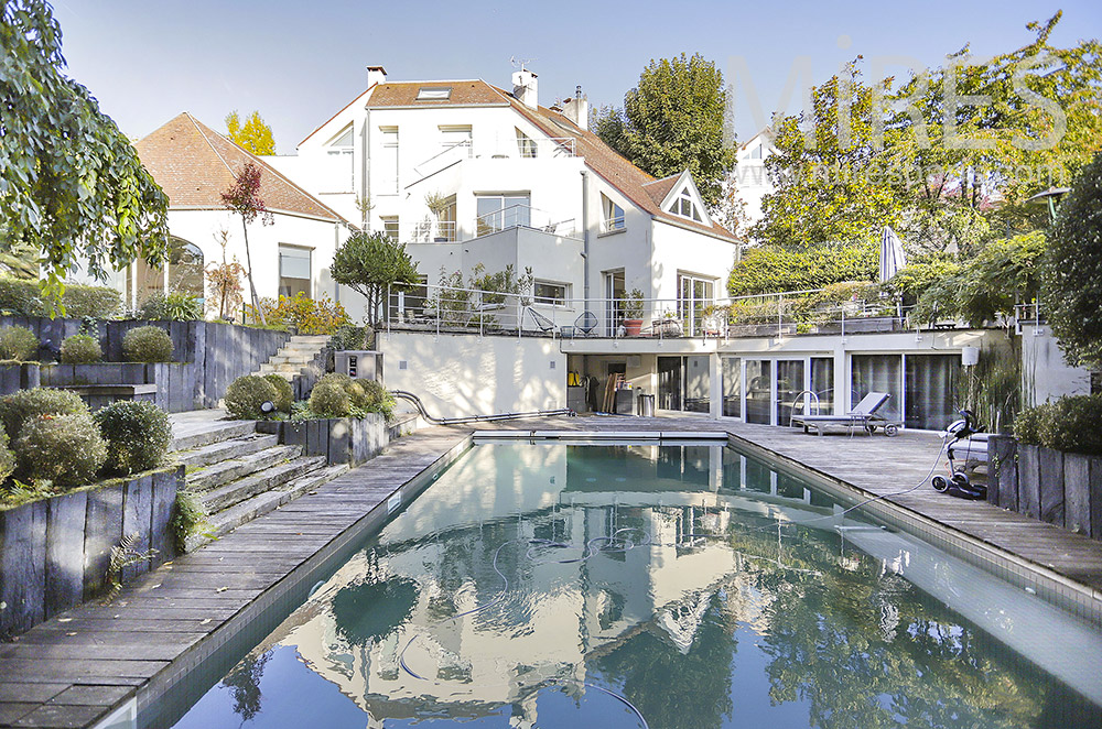 C2049 – Maison d’architecte avec piscine