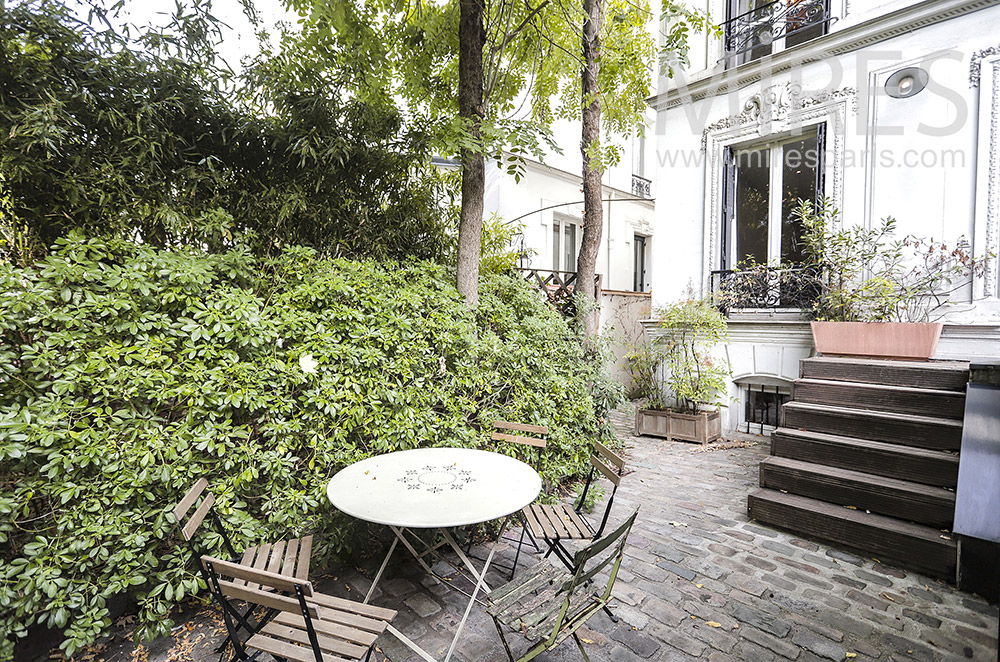 Small paved terrace in the garden. C2044