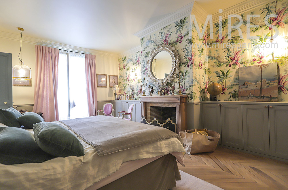 Bedroom with floral wallpaper. C2047