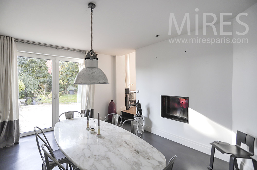 C2049 – Dining room on the terrace