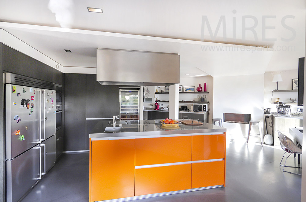 C2049 – Open designer kitchen