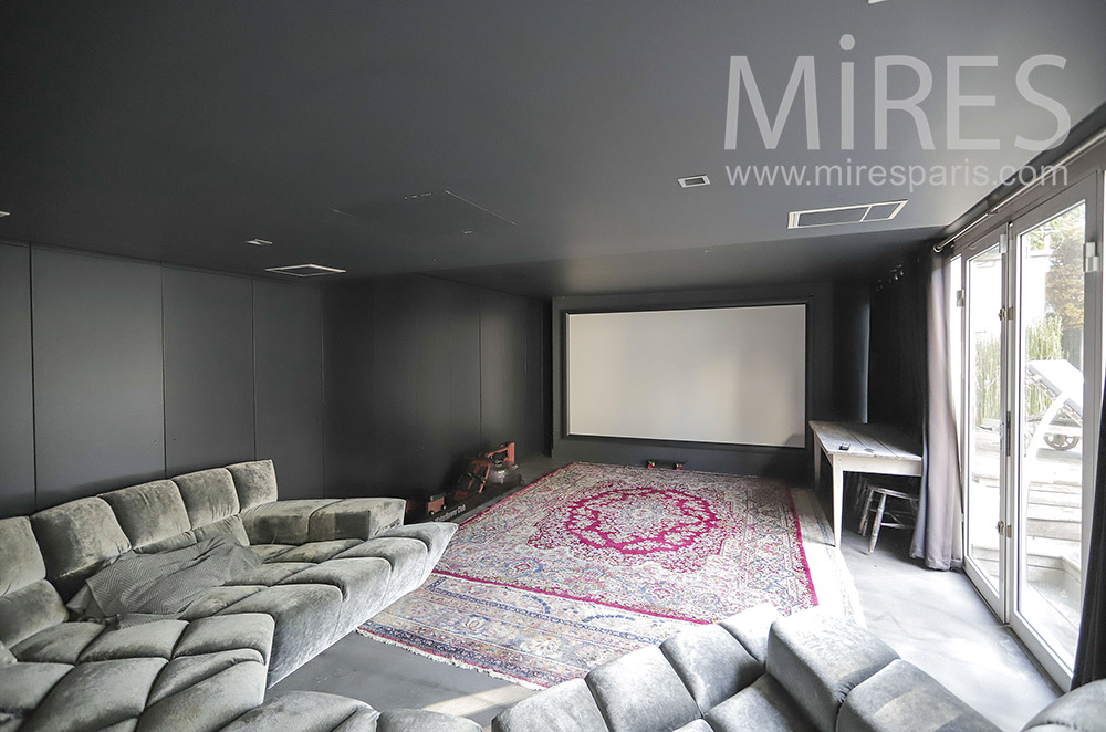 C2049 – Grand home cinéma confortable