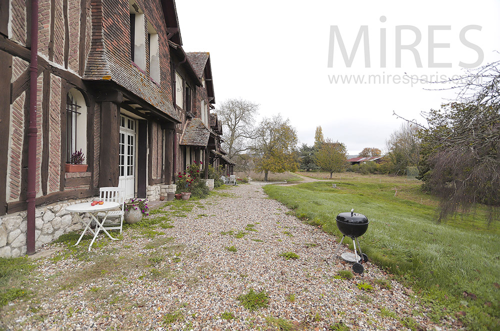 C2056 – Basic gravel terrace