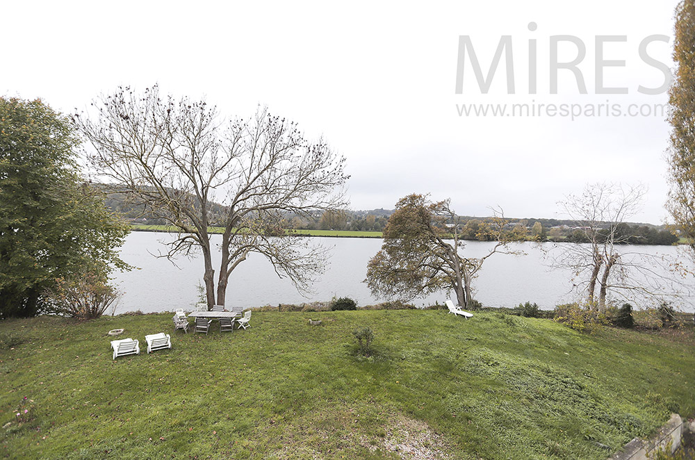 C2056 – Jardin en bord d’étang