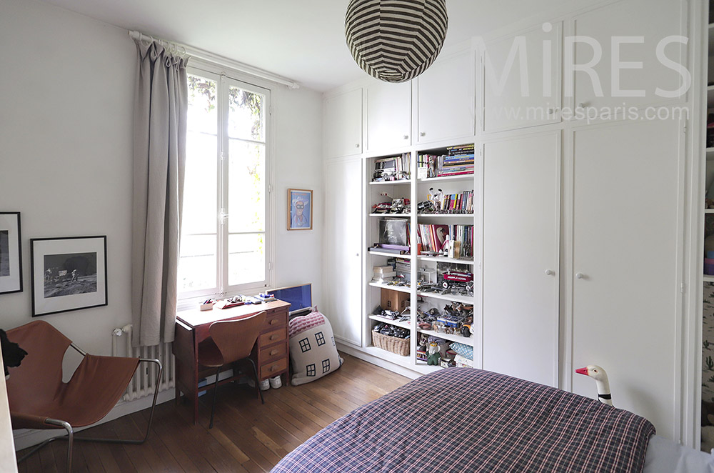 C2059 – Chambre avec placard et bureau