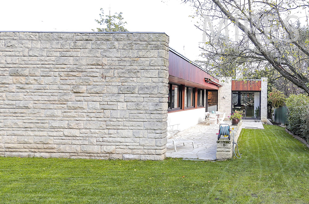 C2060 – Maison d’architecte avec piscine intérieure