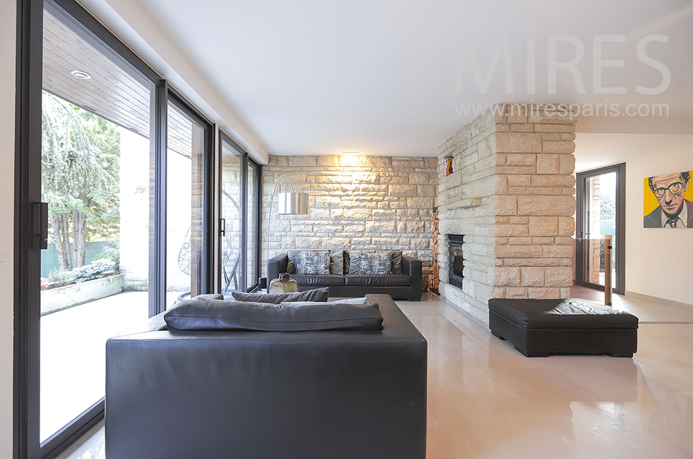 C2060 – Contemporary lounge, stone fireplace