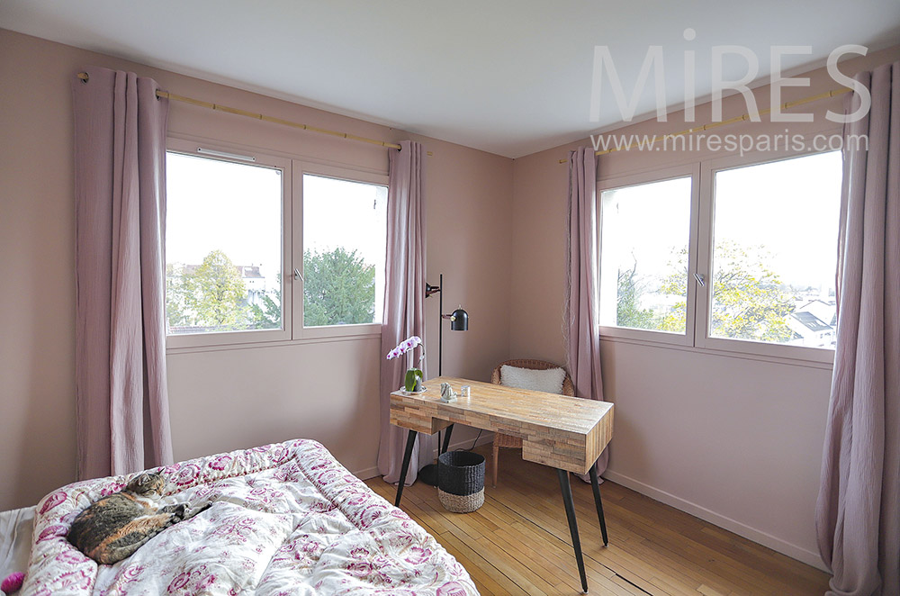 C2061 – Chambre rose poudre